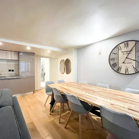 Urban Flat 89 - Large Flat For 10 Guests *